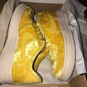 Yellow Suede Air Force low 1s barely worn
